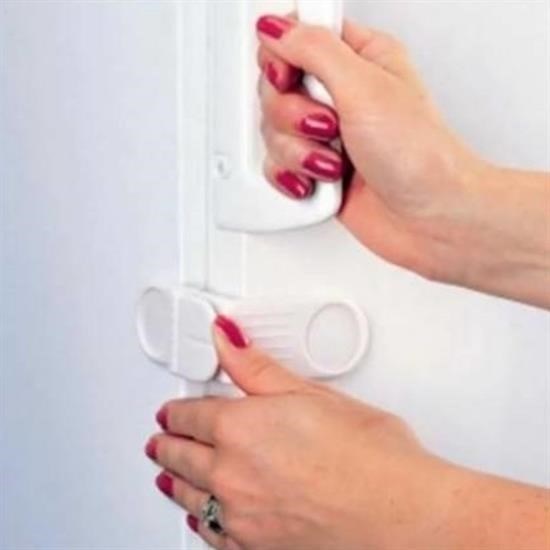 OLLEVRA Bebek Çocuk Güvenlik Çekmece ve Dolap İçin Kendiliğinde Yapışkanlı Vidasız Köşe Kapak Kilidi - Görsel 2